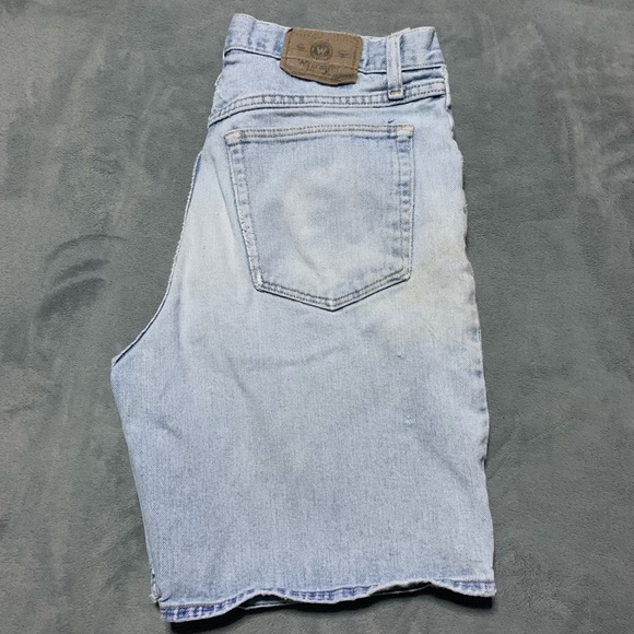 Wrangler Other - ♥️Light Wash Wrangler Denim Shorts